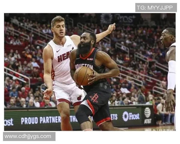 踢足球的乐趣与风险并存请谨慎选择运动方式以免受伤 踢足球的乐趣与风险并存请谨慎选择运动方式以免受伤